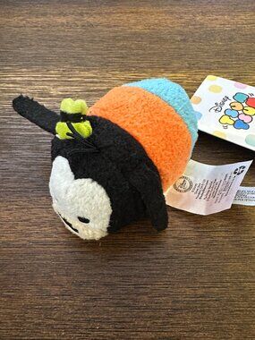 DISNEY Tsum Tsum Mini Goofy Plush 3.5" Mickey & Friends Expressions Wink 2015